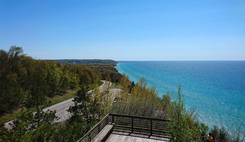 The 116-Mile Waterfront Route Near Chicago That Rivals The Pacific Coast Highway—And Most People Have Never Driven The Whole Thing