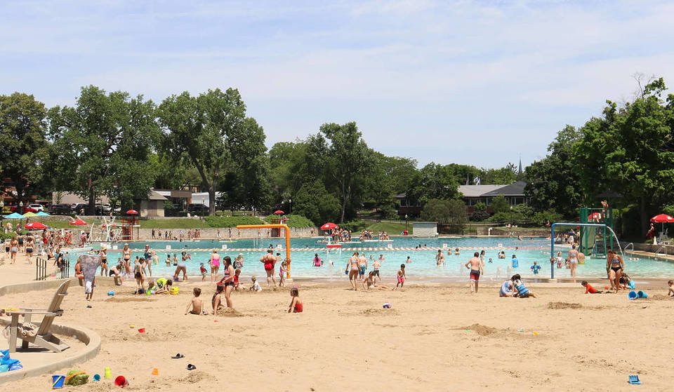 1 hour from Chicago: the largest quarry-turned-pool in Illinois announces its official summer reopening date
