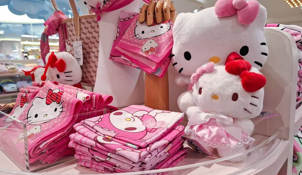 Un Hello Kitty Café que se ha hecho viral llega a un centro comercial de Chicago, donde ofrecerá productos de merchandising junto con un menú de galletas, pasteles y donuts recién horneados