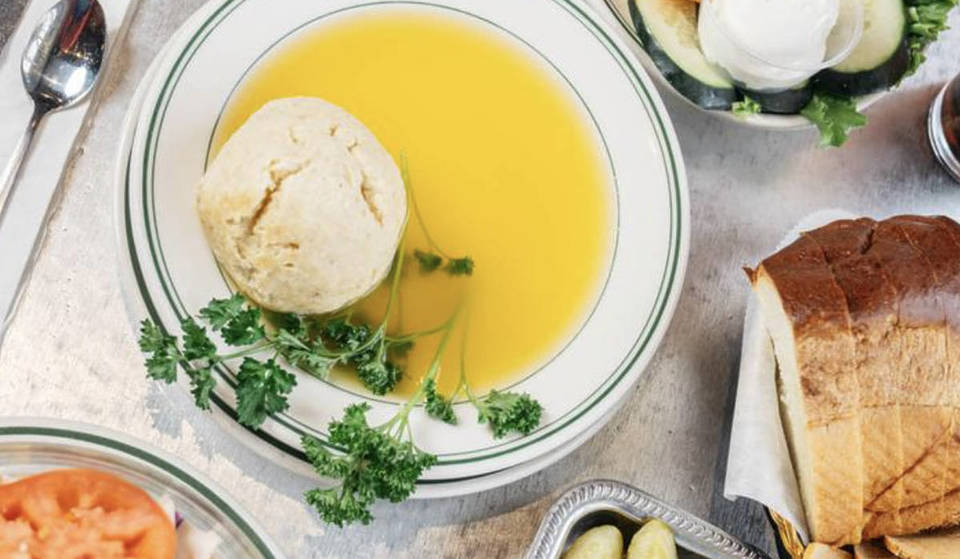 Tras cerrar sus puertas en 2018, esta famosa tienda de delicatessen de Chicago vuelve por fin a los suburbios del norte