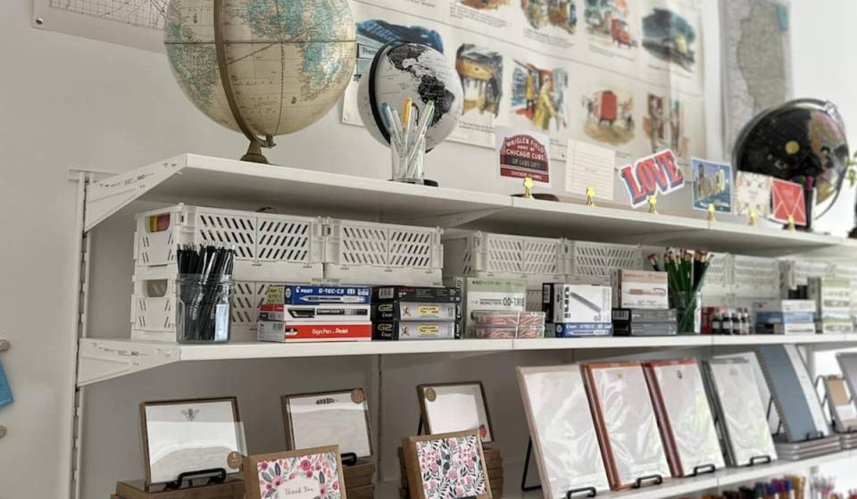Tras quedarse pequeña en su diminuto local, esta popular papelería de Chicago se ha trasladado oficialmente a un nuevo y enorme local comercial en Clark Street