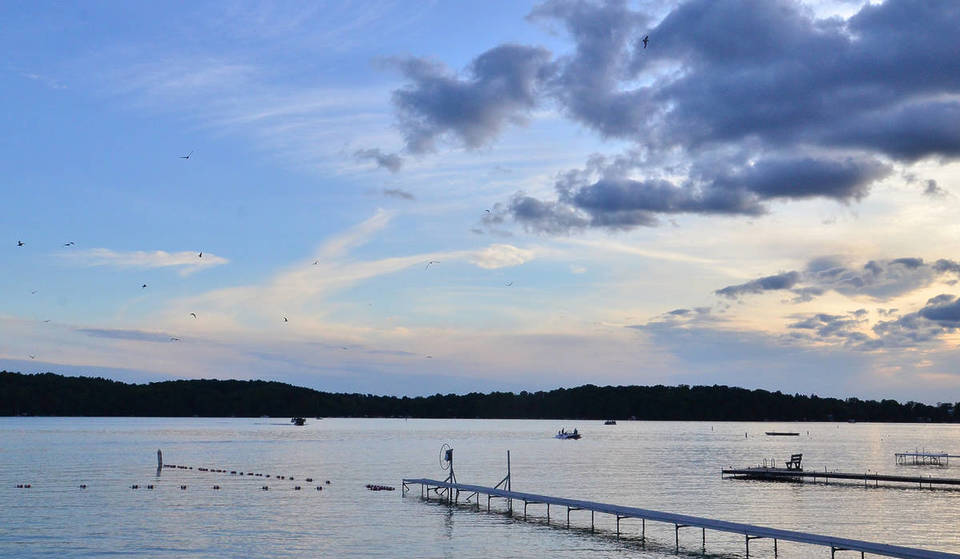 2 hours from Chicago: the hidden lake has crystal-clear water that resembles a tropical paradise