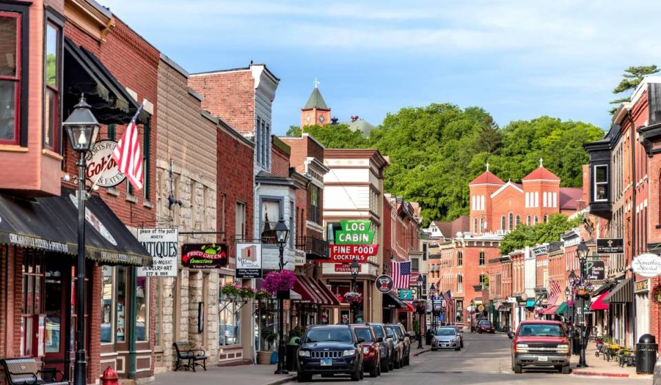 Esta histórica ciudad de cuento de hadas ha sido nombrada la mejor de Illinois para 2026, conocida por sus edificios del siglo XIX y un sendero fluvial de 8,8 millas