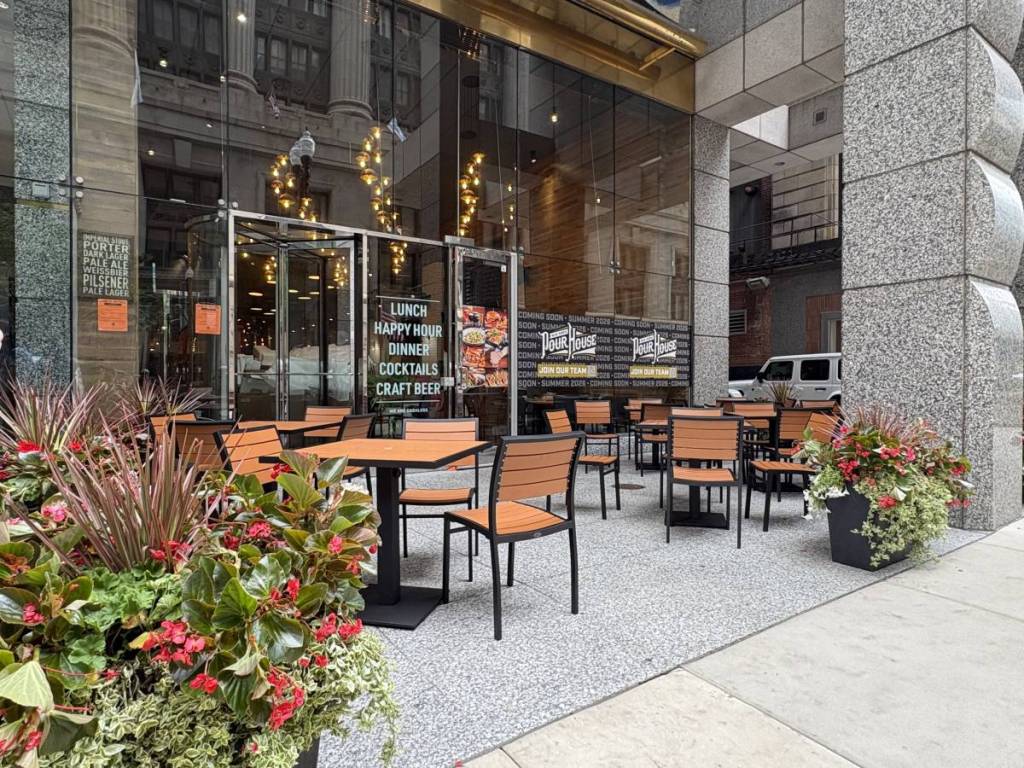 Tras cerrar en 2024, uno de los locales favoritos de cerveza artesanal de Chicago vuelve al Loop