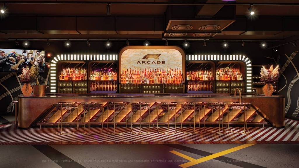 La tan esperada F1 Arcade de Chicago abre sus puertas este agosto con carreras, cócteles y vistas desde la azotea