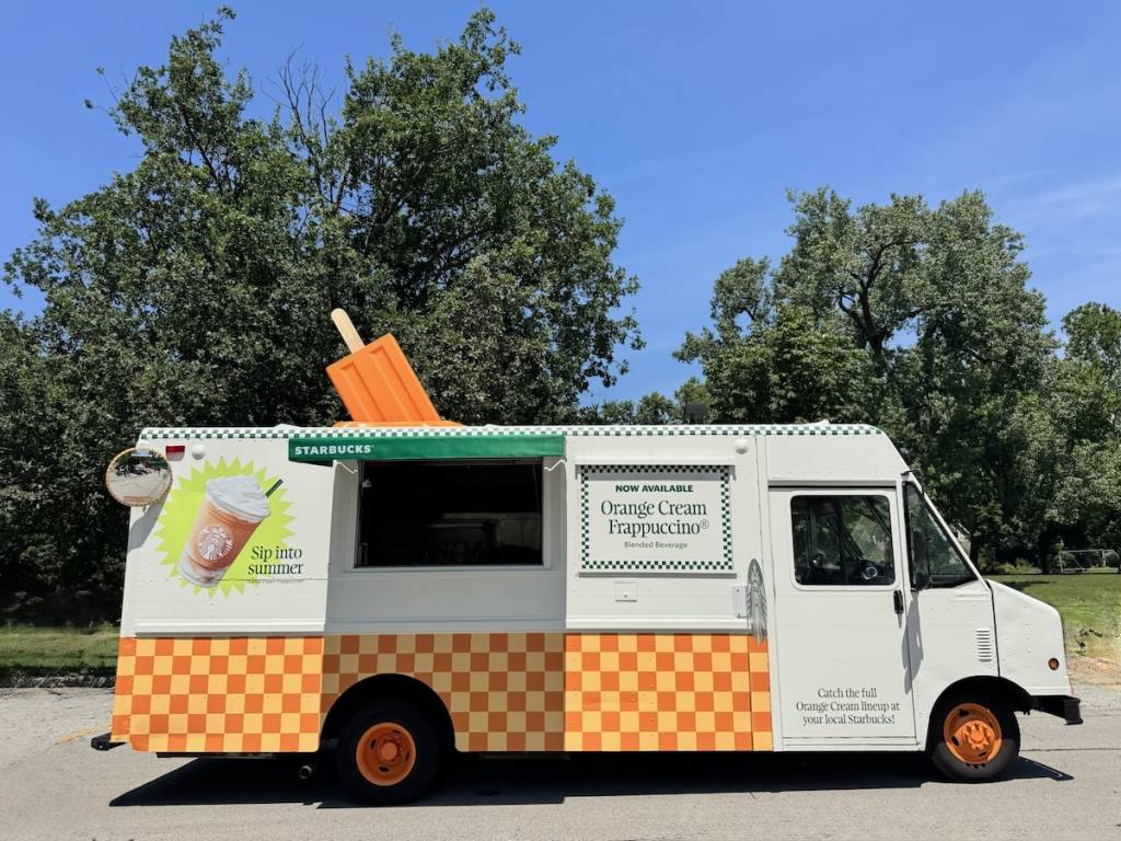 Starbucks está regalando muestras gratis de su nueva bebida «Orange Creamsicle» en Chicago, solo hoy