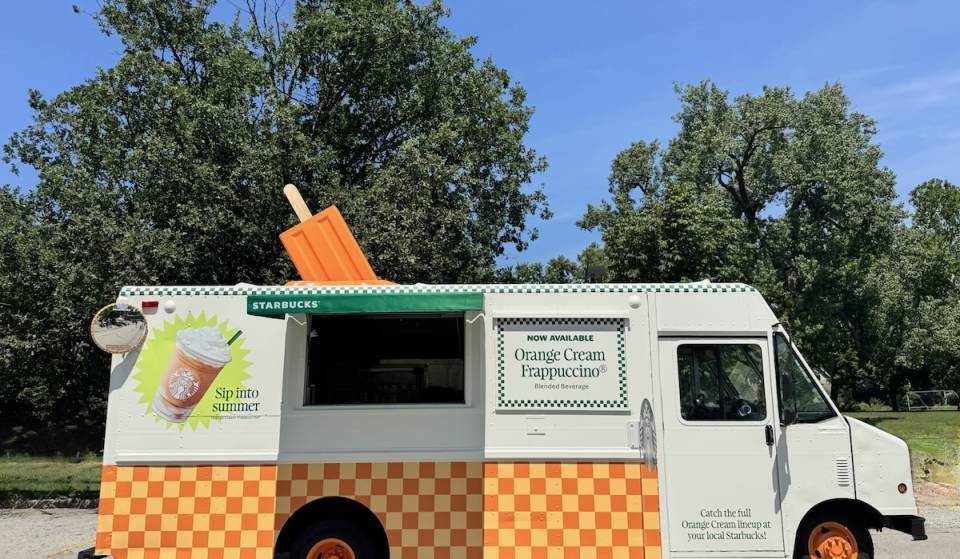 Starbucks está regalando muestras gratis de su nueva bebida «Orange Creamsicle» en Chicago, solo hoy