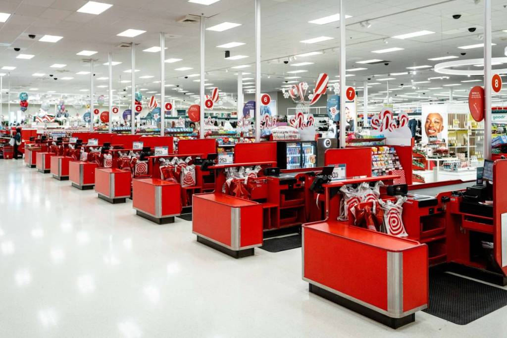 A partir del 1 de enero, los clientes de Target en las cercanías de Chicago tendrán que pagar una nueva tasa de 15 céntimos por bolsa al pasar por caja