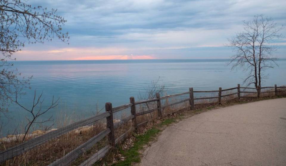 Rising 90 feet above Lake Michigan: The hidden 14,000-year ice age history behind North Chicago’s eroding bluffs