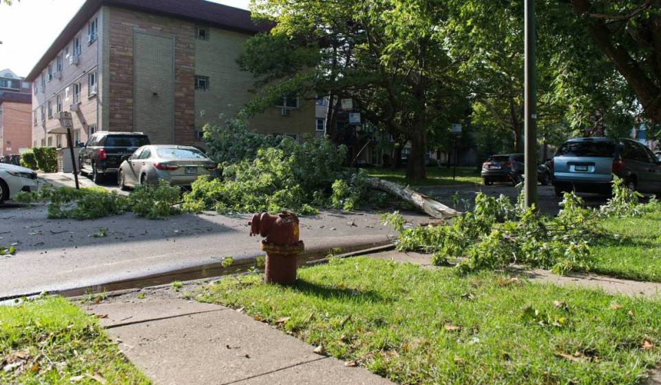 Chicago, secure loose items before Friday, Oct. 16: gusts could hit 40 mph