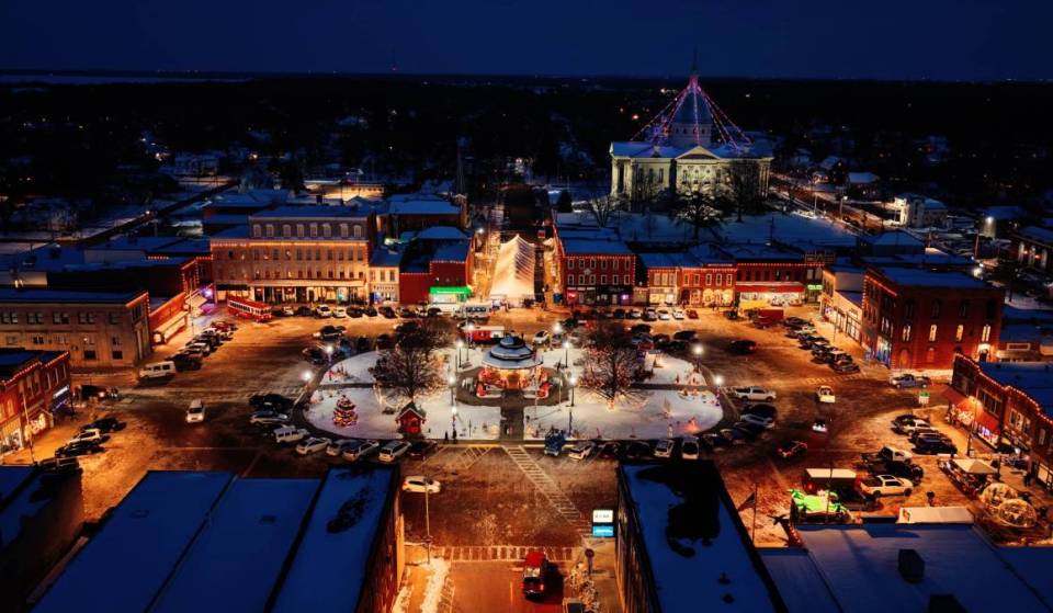 Hallmark names Illinois town the winner of its first Merriest Christmas Towns Contest