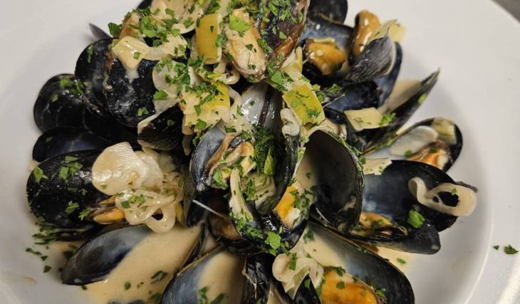 Este restaurante de Chicago ofrece mejillones y patatas fritas ilimitadas por 45 dólares