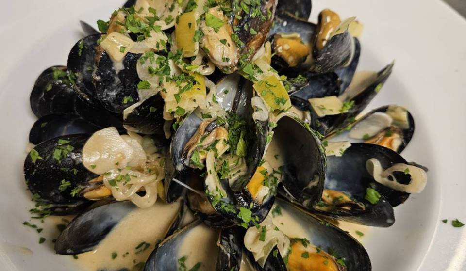 Este restaurante de Chicago ofrece mejillones y patatas fritas ilimitadas por 45 dólares