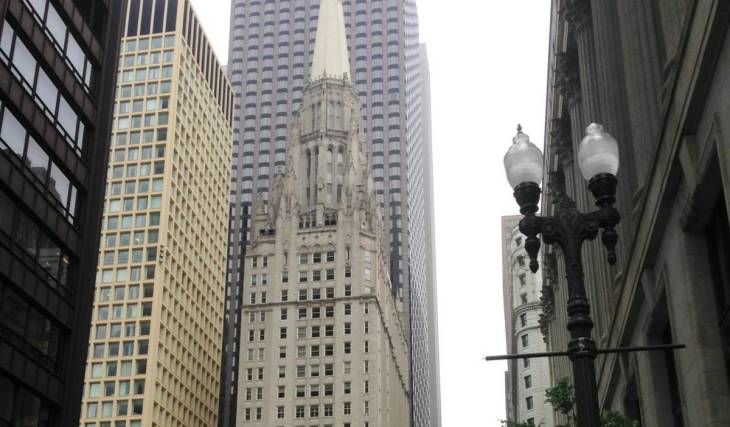 In 1952, a Chicago skyscraper opened a chapel 400 feet in the air; today, the Sky Chapel still offers views over Clark Street