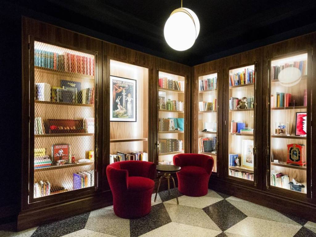 Chicago Magic Lounge