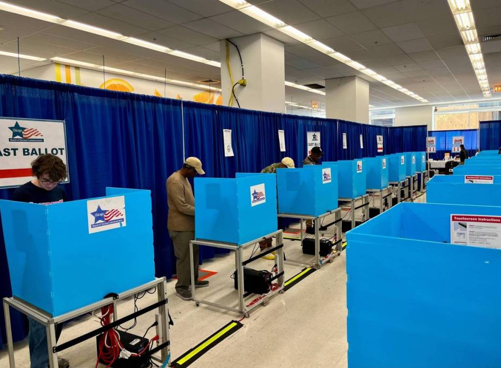 chicago voting booths