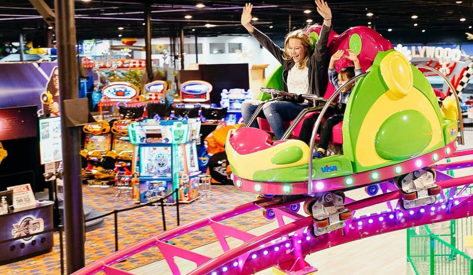 El mayor parque temático cubierto de Texas abre oficialmente sus puertas en DFW