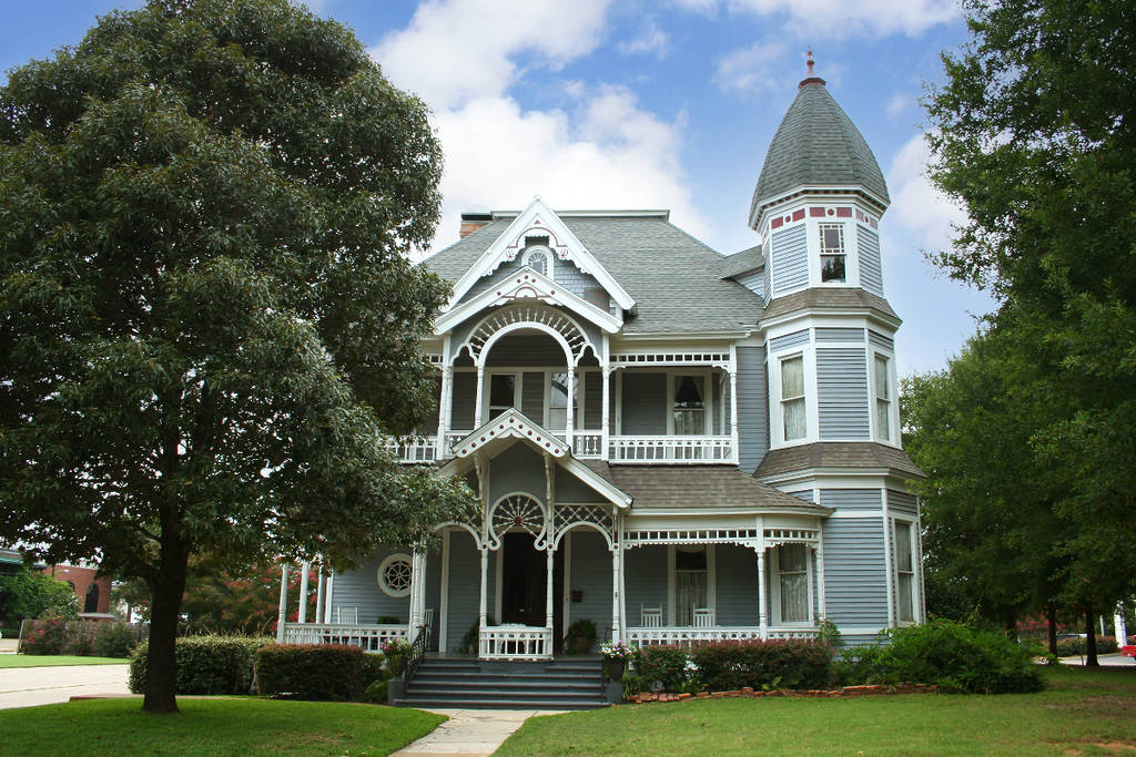 Image shows an old house in Nacogdoches, Texas