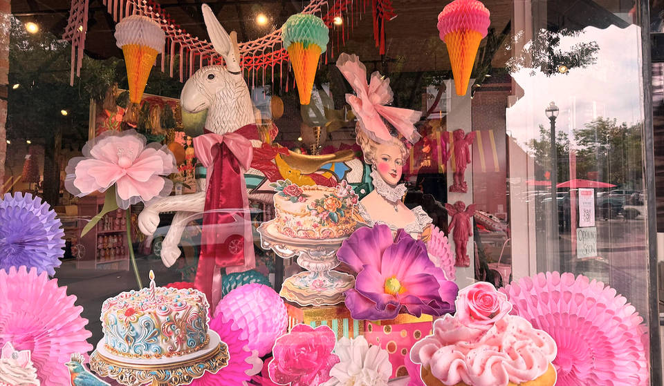 Esta nueva y encantadora tienda de dulces de DFW inspirada en María Antonieta te hará cosquillas en rosa