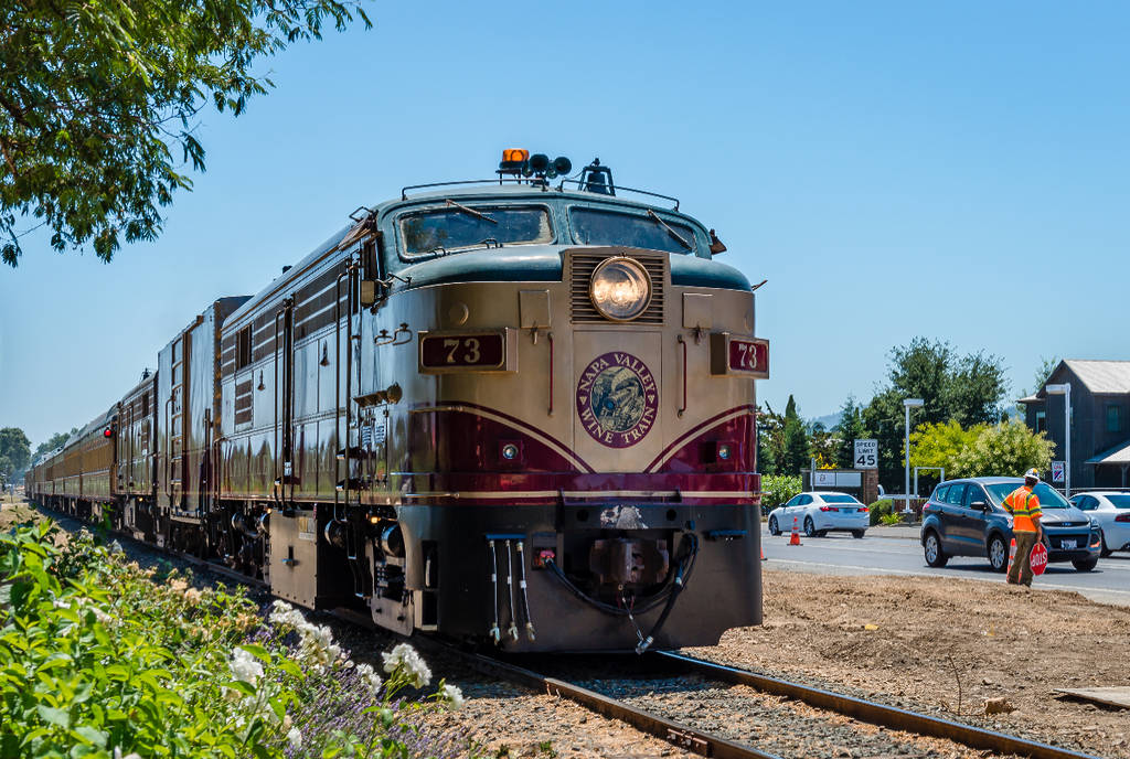 La imagen muestra un tren del Grapevine Vintage Railroad.