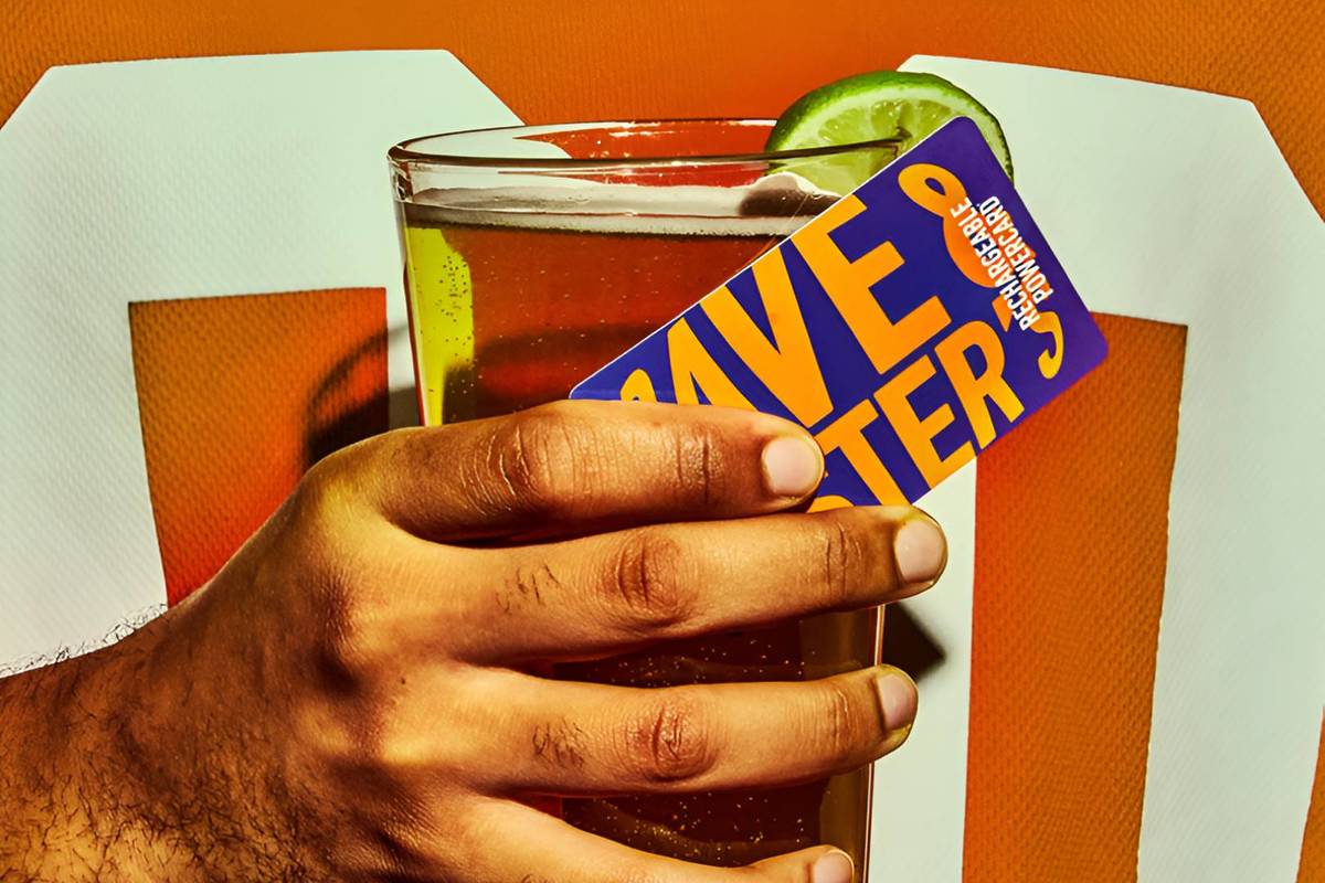 hand holding beer and a Dave & Buster's card