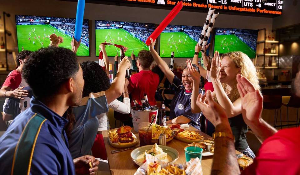 Disfruta de la final del Mundial en pantallas de 40 pies en el legendario almacén de Dallas donde Dave &amp; Buster’s abrió sus puertas por primera vez en 1982 — con juegos ilimitados y alitas de pollo ilimitadas incluidas