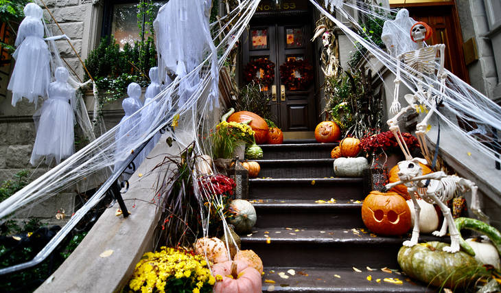 Here Are The Best Streets And Neighborhoods To See Spooky Decorations In The DFW Area