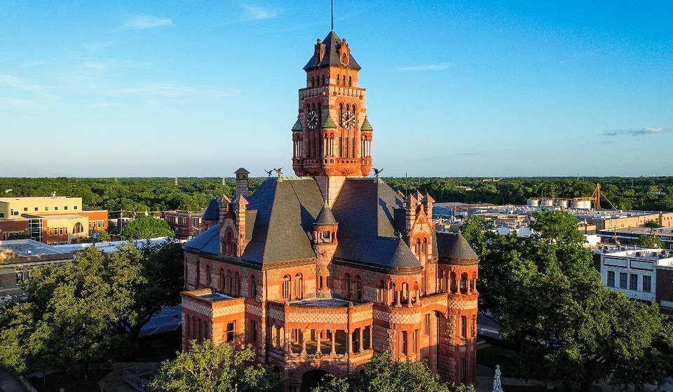 This Picturesque Town Outside Dallas Is Known As &#8216;The Gingerbread City&#8217; And Is Full Of Breathtaking Victorian Homes