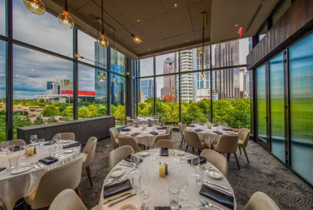 Image shows the upstairs dining room of Perry's Steakhouse & Grille in Park District Dallas.