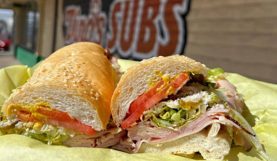 Una modesta tienda de delicatessen de DFW nombrada la mejor tienda de sándwiches pequeña de Texas.