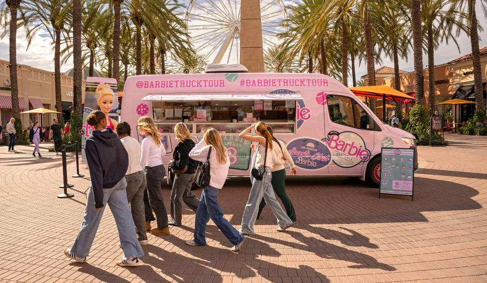 Vamos, Barbie, vamos de fiesta: el camión de Barbie llega a Dallas este mes.