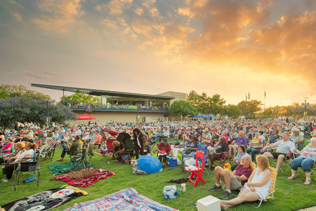 Esta ciudad de la zona de Dallas acoge este fin de semana un festival festivo de tres días con conciertos GRATUITOS, un mercadillo y mucho más