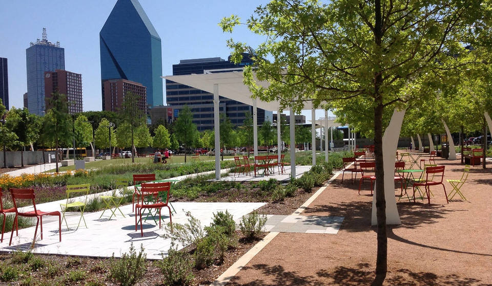 Este emblemático parque de Dallas se está convirtiendo en un enorme festival de verano gratuito con pantallas gigantes y partidos del Mundial