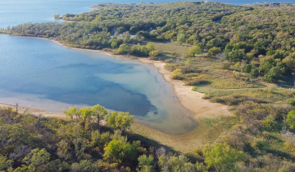La preciosa playa interior a solo una hora de Dallas, con senderos junto al lago y una entrada de 7 dólares