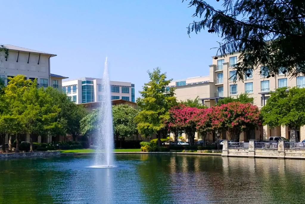 La imagen muestra Legacy West en Plano, Texas.
