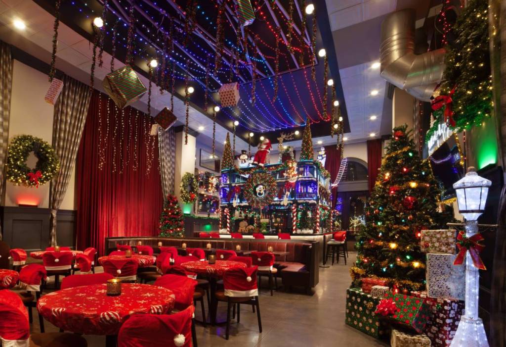 La imagen muestra el Holly Jolly Bar en Grapevine.