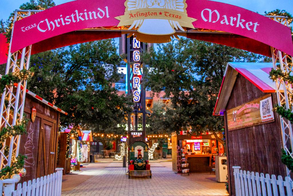 La imagen muestra el Texas Christkindle Market.