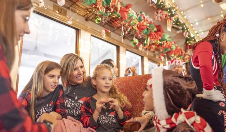 Just a short drive from Dallas, a spectacular vintage Christmas train packed with festive sing-alongs and Santa visits is returning to Grapevine this holiday season