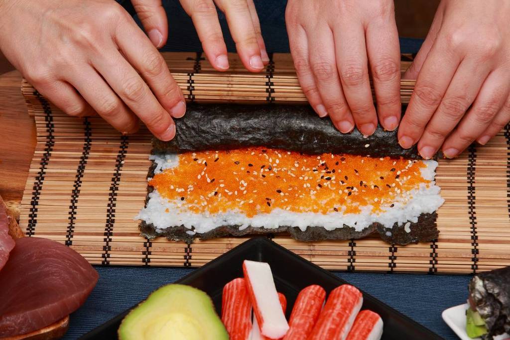 duo rolling sushi