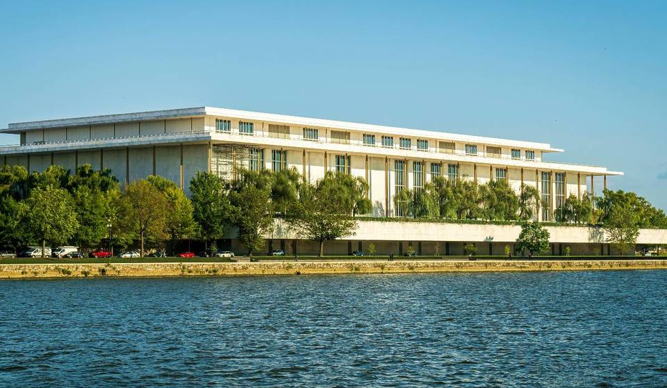 Heidi Klum & Kevin Hart Set To Host The FIFA World Cup 2026 Draw In D.C. This Week – Plus Live Performances By Icons Like Andrea Bocelli, Robbie Williams, & More