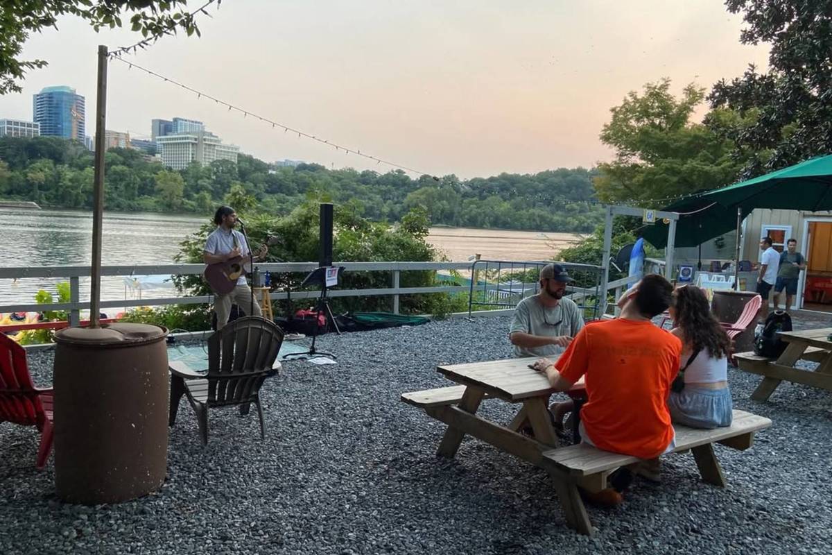 live music on Potomac waterfront