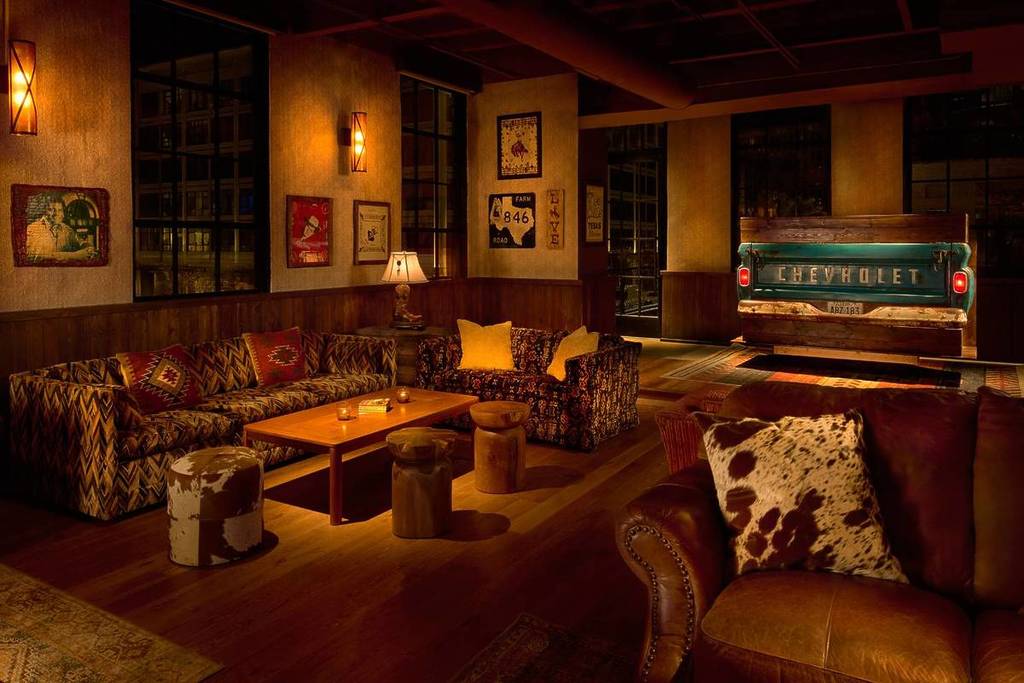 Desert 5 Spot DC upper bar area