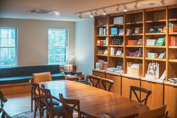 Flor. Coffee + Books