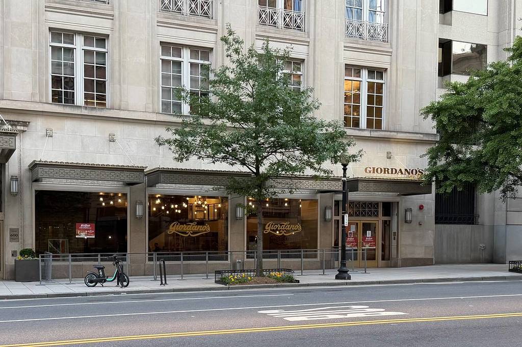 Giordano's DC grand opening