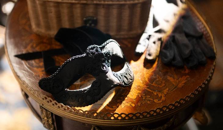 This ‘Bridgerton’ Concert In Detroit Swoons Under The Glow Of Thousands Of Candles — Here’s How To Get Tickets