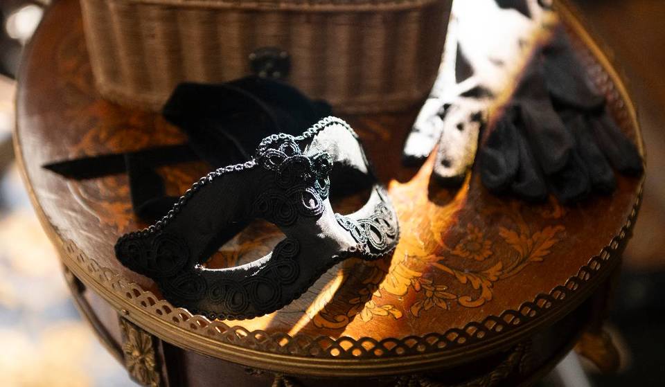 This ‘Bridgerton’ Concert In Detroit Swoons Under The Glow Of Thousands Of Candles — Here’s How To Get Tickets