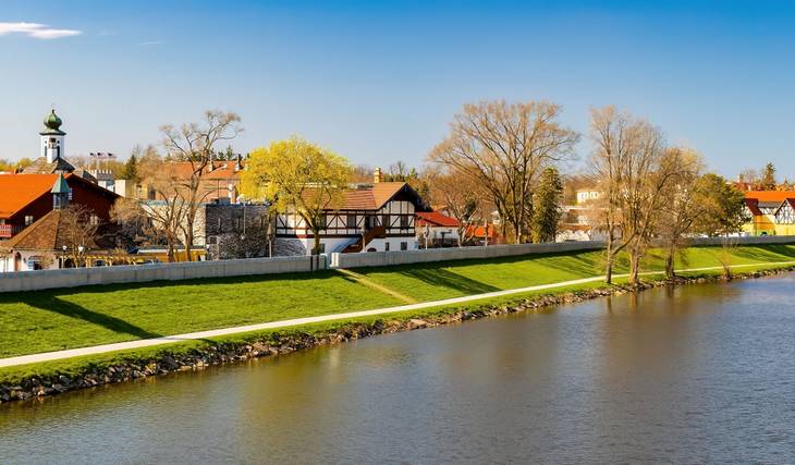 This Town Just 1.5 Hours From Detroit Looks Like A European Village &#038; Has The World&#8217;s Largest Christmas Store &#8211; Over 7 Acres To Shop And 50,000 Items To Purchase