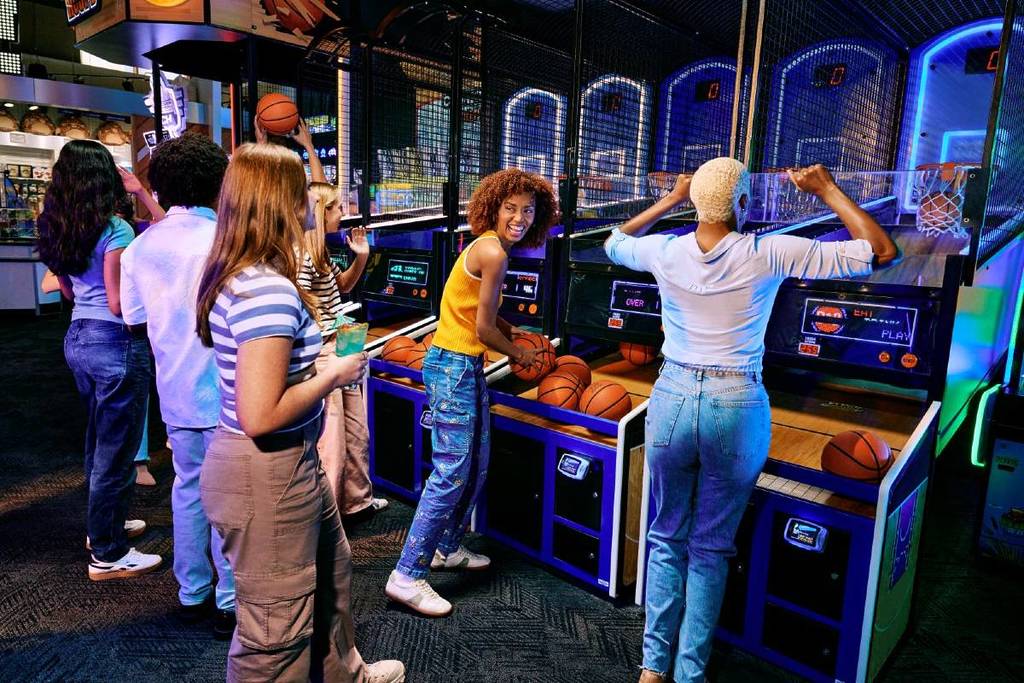 A March Madness Watch Party Is Coming To Dave & Buster’s With 40-Foot Screens, Bottomless Wings, And Unlimited Games