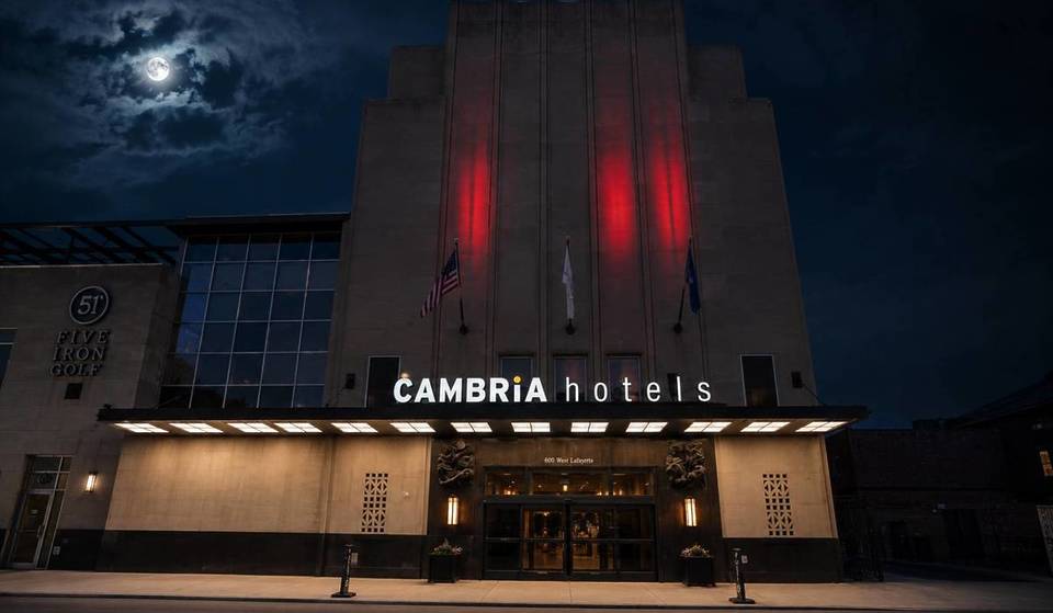 Long before its luxury hotel makeover, this Detroit landmark made history as one of America’s first radio stations