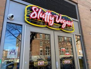 Atlanta’s viral burger chain Slutty Vegan is coming to Detroit this fall — here’s what to know